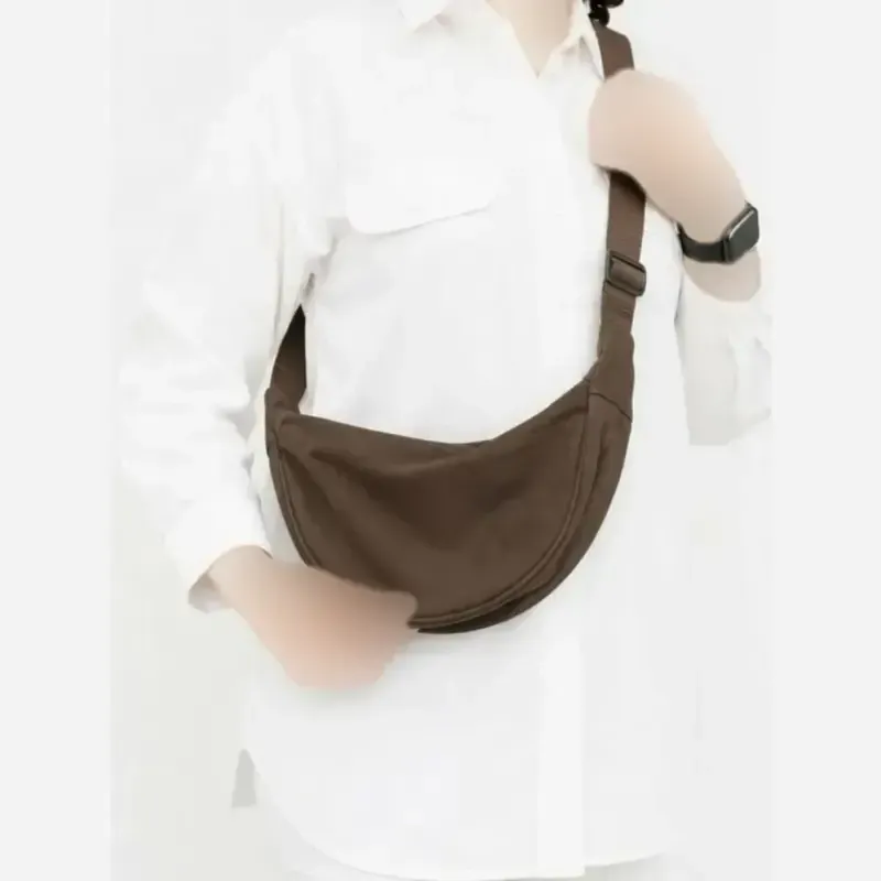 کیف کراس بادی متوسط رنگ بندی مشکی کرم قرمز شکلاتی سایز 30 در 16
